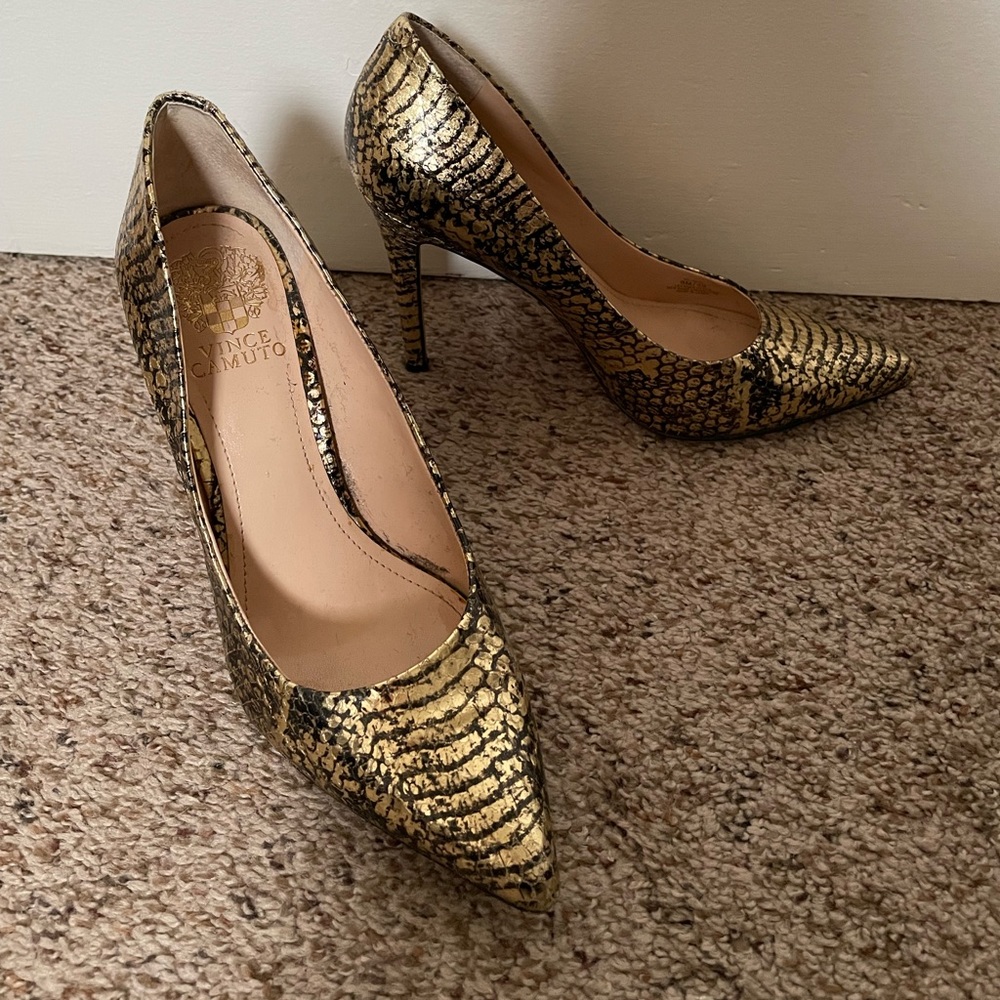 Vince Camuto gold and black heels size 9